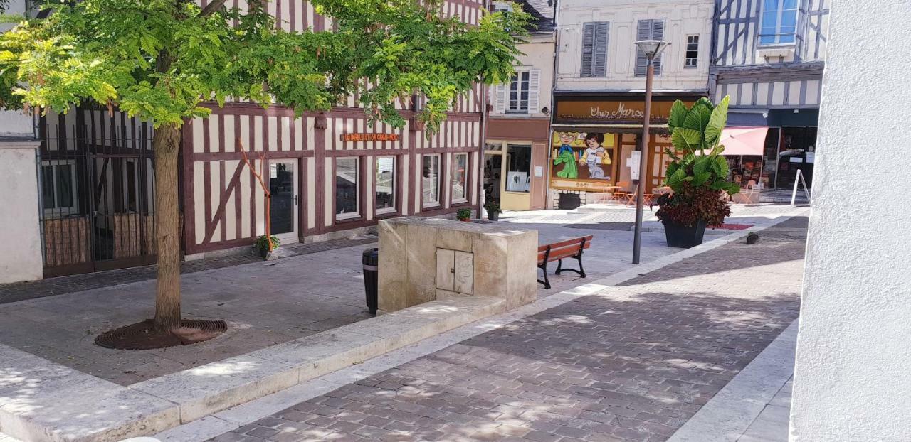 Au 36, Les Apparts Hotel Joigny Exterior photo